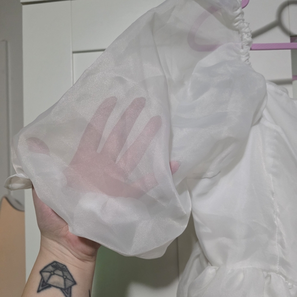 Elegant White Puff Sleeve Dress - Picture 2 of 4